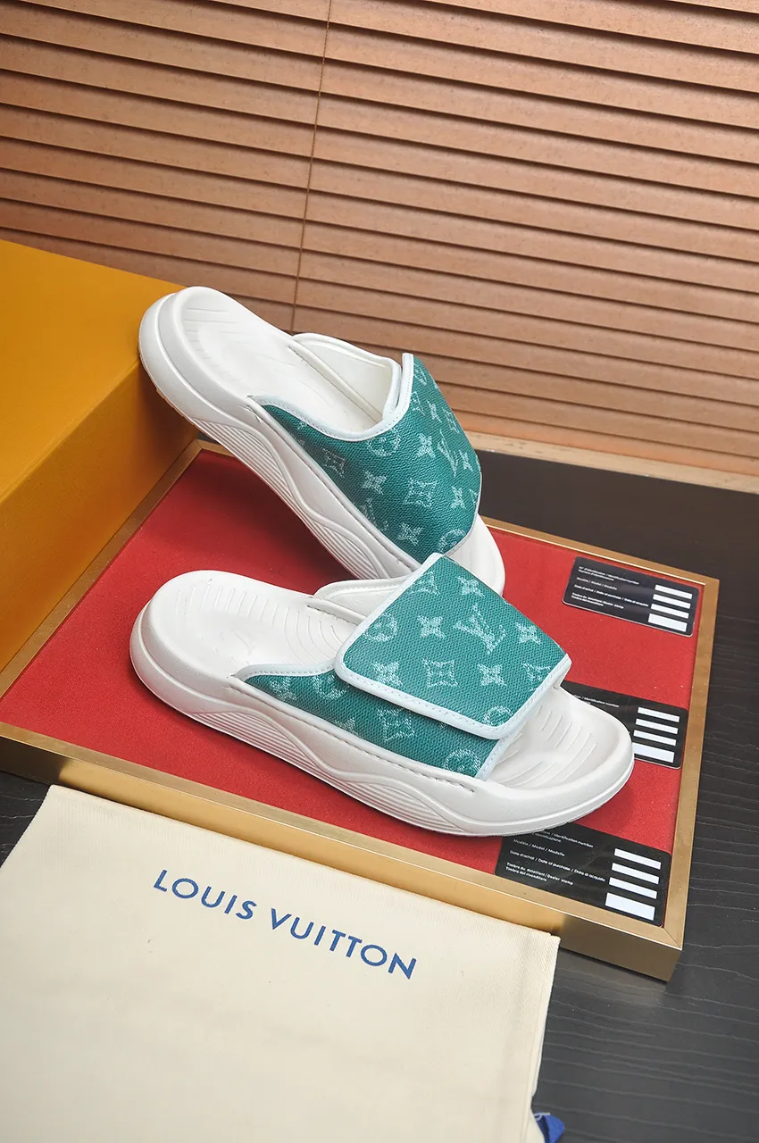 Men's men's shoes 💰340💶 [Louis Vuitton LV slippers] (high-end cowhide) counter 1:1 fashion style, a must-have for summer! The designer used LV’s iconic outsole. The original simple slippers instantly become fashionable! The upper is made of flexible special cowhide leather straps alternately, and the workmanship is exquisite! A must-have for stylish men in summer, size 38-45 (45 customized)